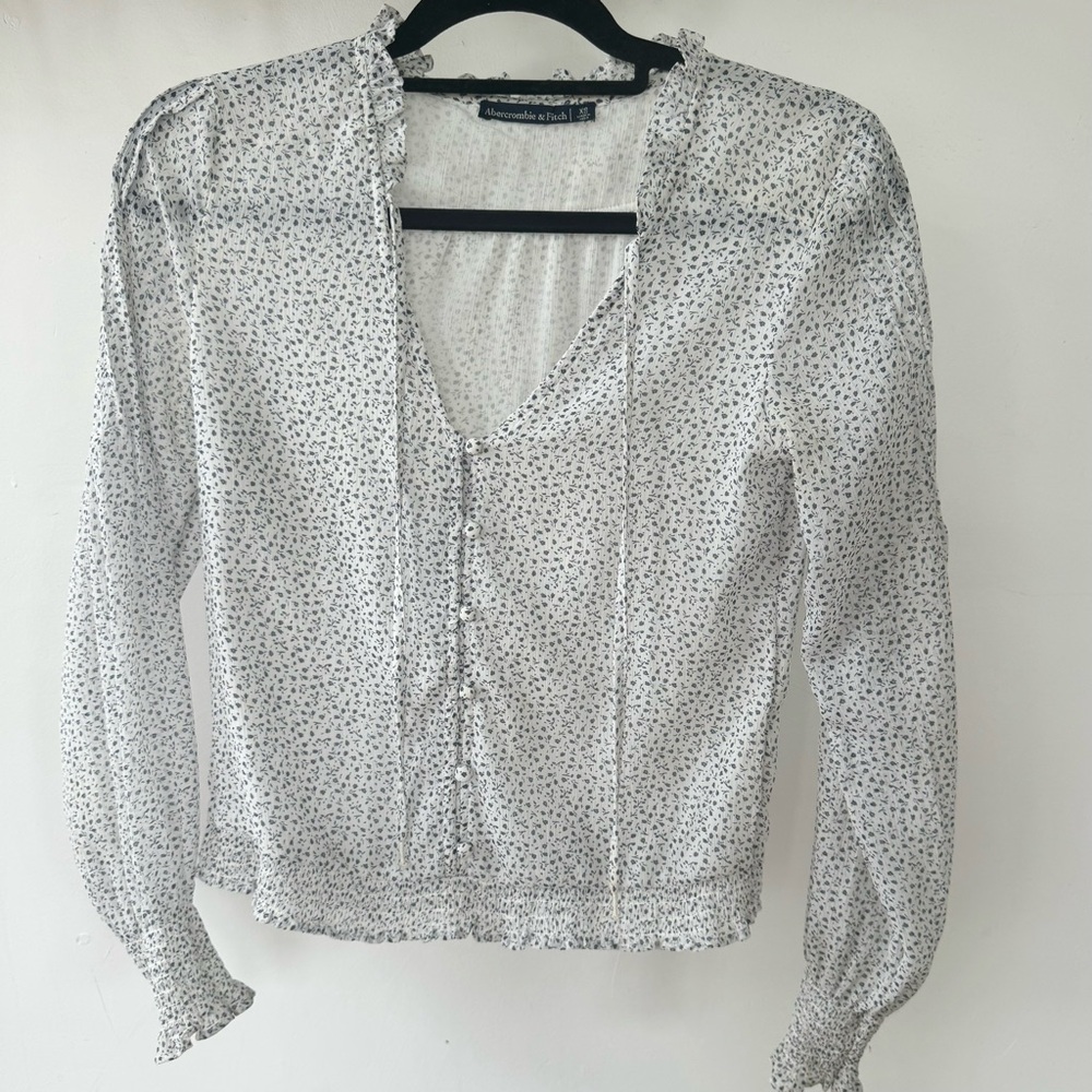 Abercrombie & Fitch White with Blue Floral Print Blouse XS